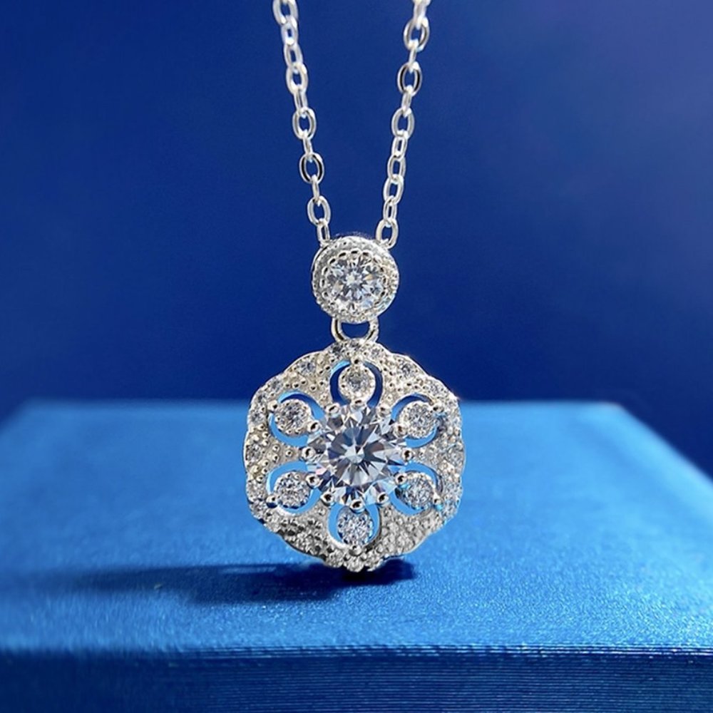 Certified 1/2 ct. t.w. Moissanite Diamond Flower Pendant Necklace NEW - Picture 1 of 15